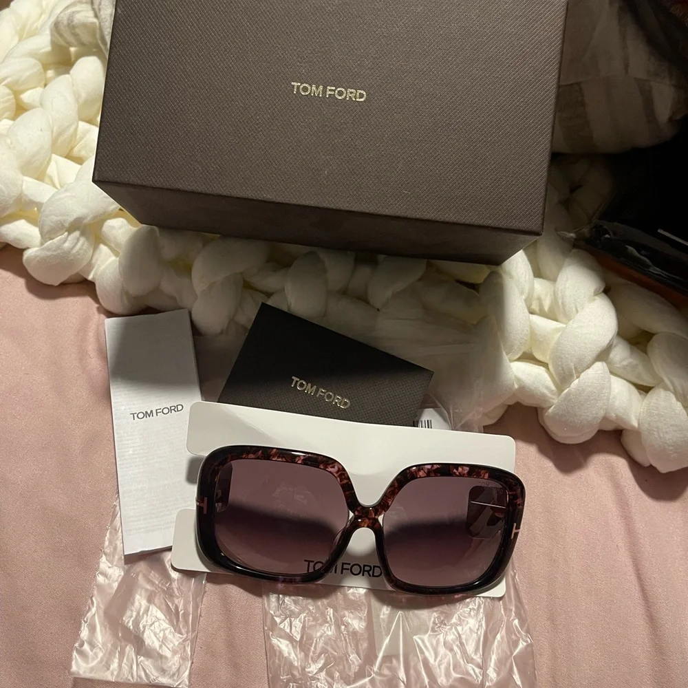 Authentic Tom Ford Valencia Sunglasses - Picture 5 of 5